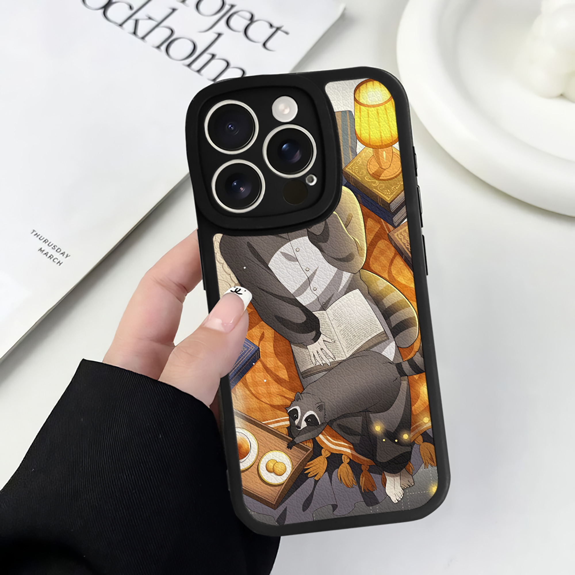 （画像用） 文豪ストレイドッグス Bungo Stray Dogs 【iPhone 16シリーズ対応】シリコンスマホケース（レザー調） 材質：シリコン